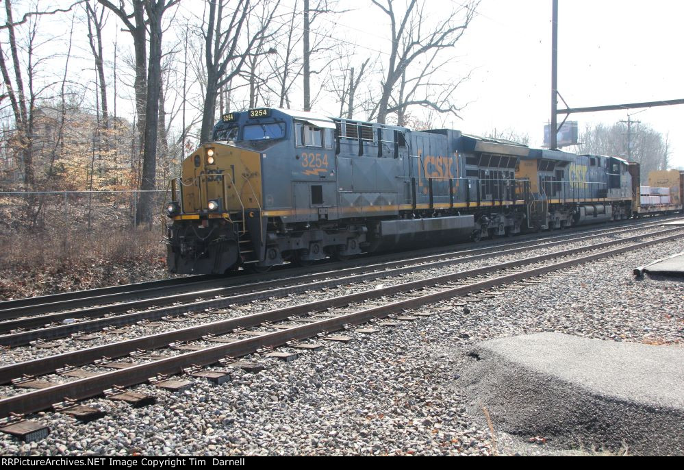 CSX 3254 leads M404